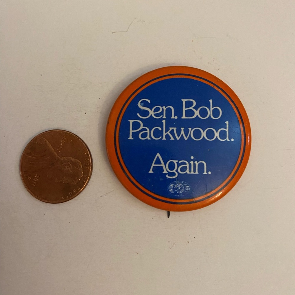 Vintage Sen Bob Packwood Campaign Button